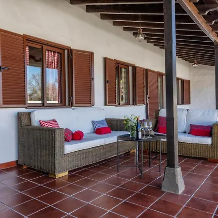 Montana Colorada Villa El Paso